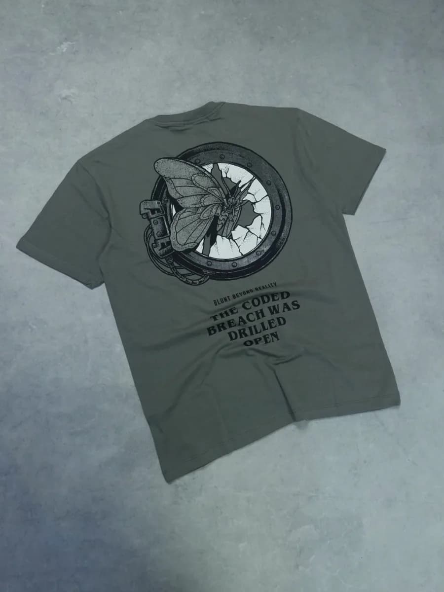 Camiseta Blunt Regular Derelict, ângulo 1 de 3